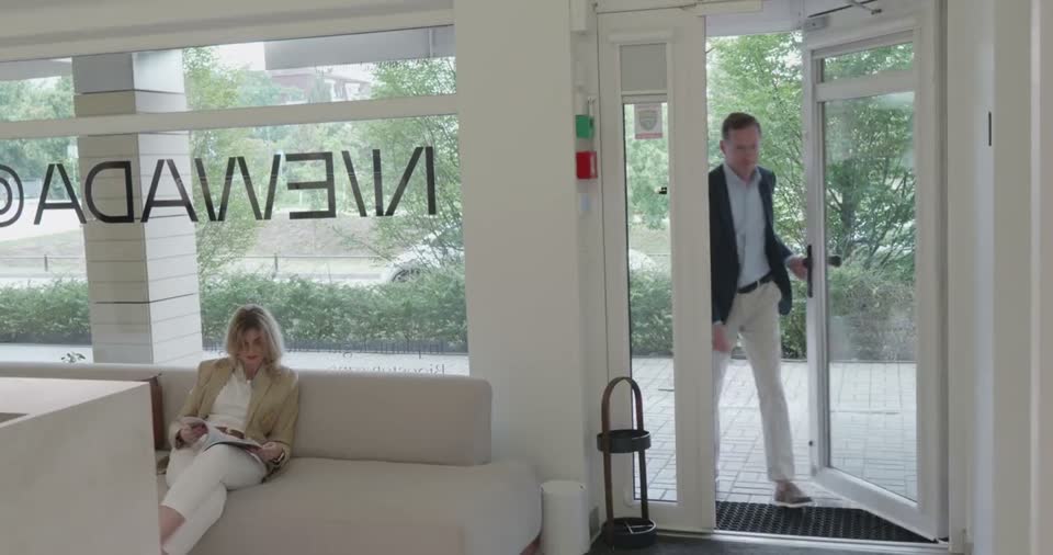 Film z wizyty w Niewada Clinic: wejście, powitanie, omówienie tomografii, dopasowanie uśmiechu